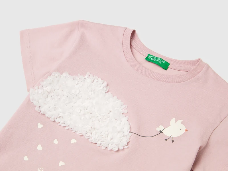 T-Shirt mit Aufdruck und Stickerei