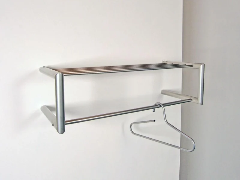 Design Wandgarderobe Smooth Stahlrohr vernickelt, von Spinder
