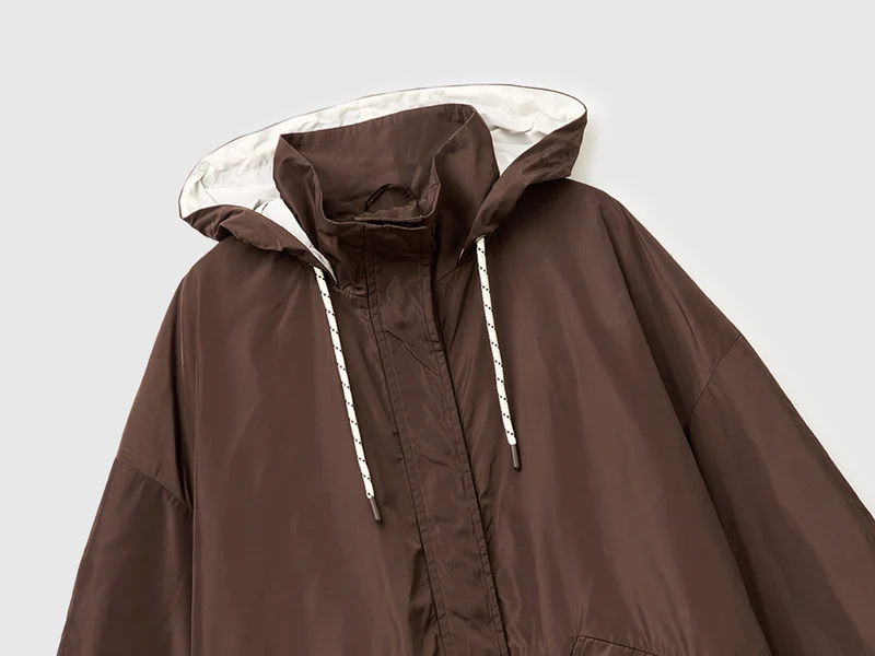 Weiche Jacke mit Kapuze