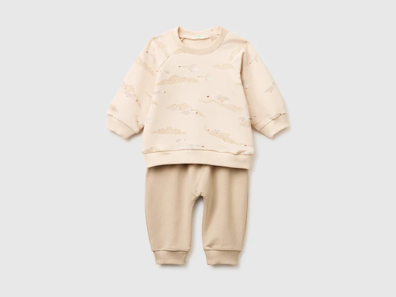 Stretch-Sweatshirt-Outfit
