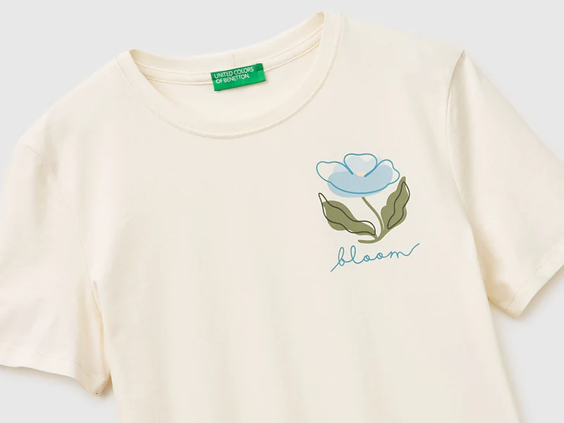 T-Shirt mit Blumenmuster