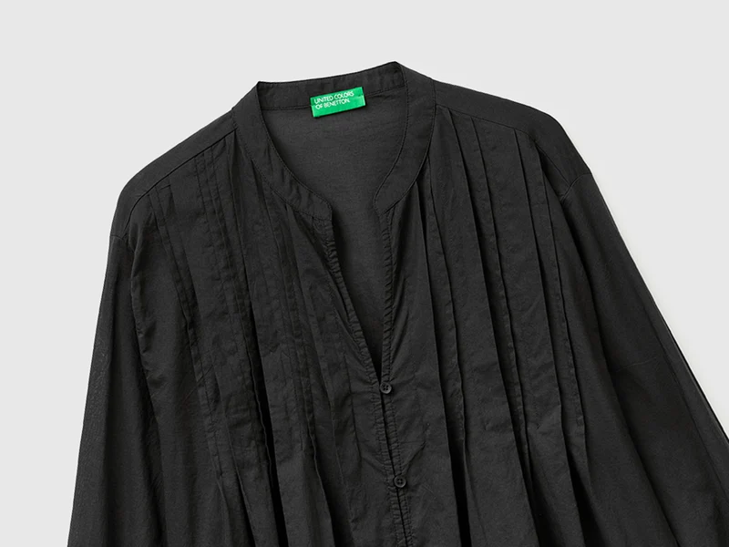 Leichte Bluse mit Falten