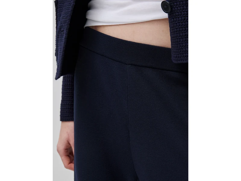 Strickhose mit weitem Bein
