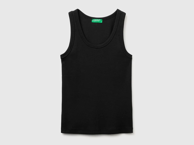 Geripptes Tanktop mit weitem Halsausschnitt