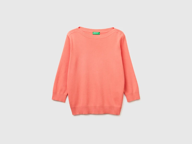 Pfirsichfarbener Pullover mit U-Boot-Ausschnitt