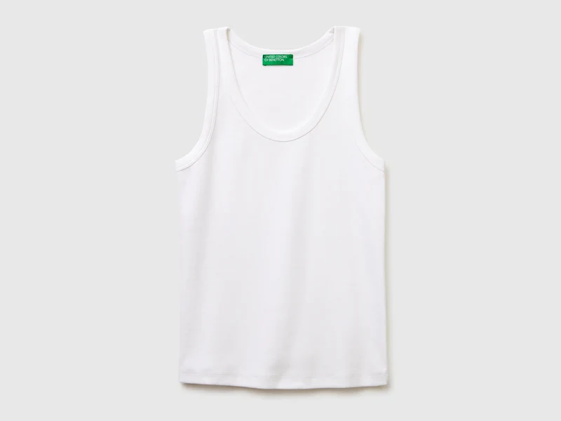 Geripptes Tanktop mit weitem Halsausschnitt