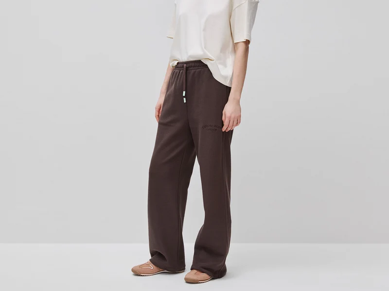 Sporthose mit Stickerei