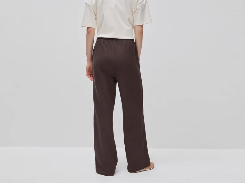 Sporthose mit Stickerei