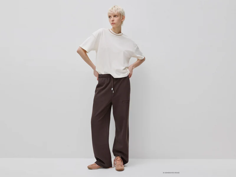 Sporthose mit Stickerei