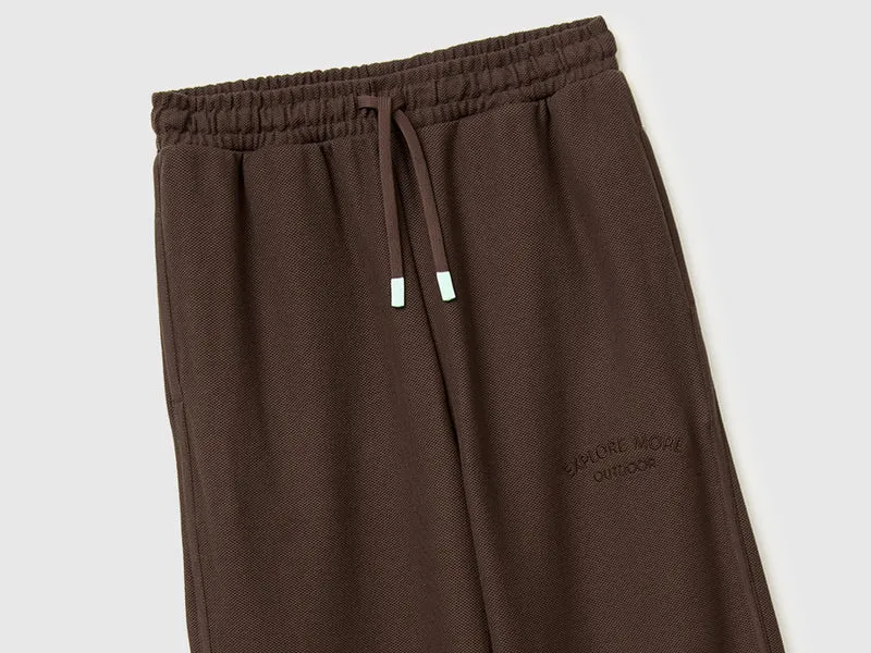 Sporthose mit Stickerei