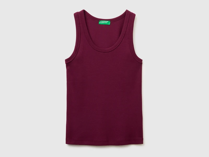 Geripptes Tanktop mit weitem Halsausschnitt
