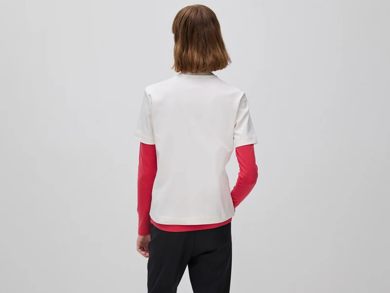 T-Shirt mit normaler Passform und Rundhalsausschnitt