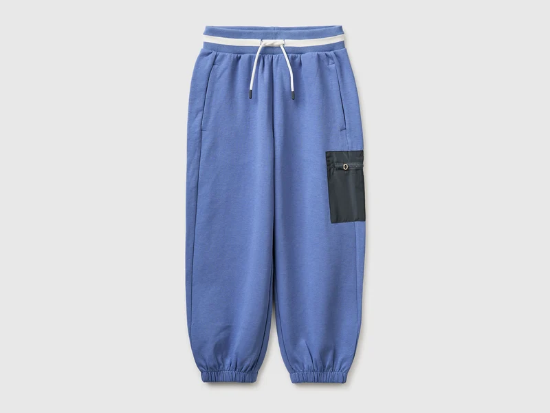 Jogginghose mit Nylontasche