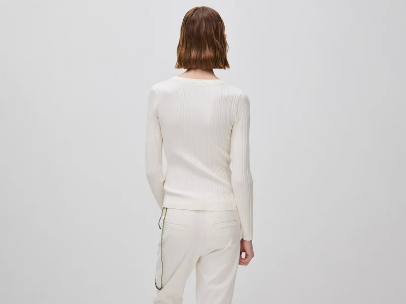 Figurbetonter Rippstrickpullover