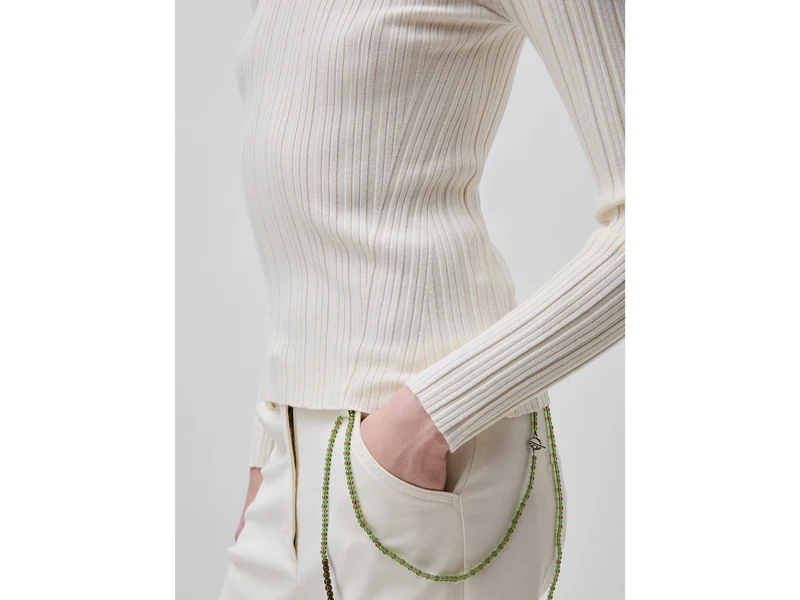 Figurbetonter Rippstrickpullover