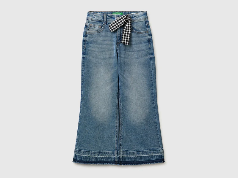 Schlagjeans mit Vichy-Karo-Schal