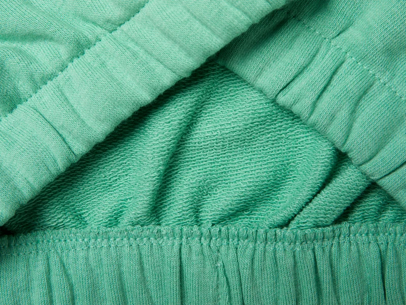 Kurzes Sweatshirt mit Fruchtapplikation