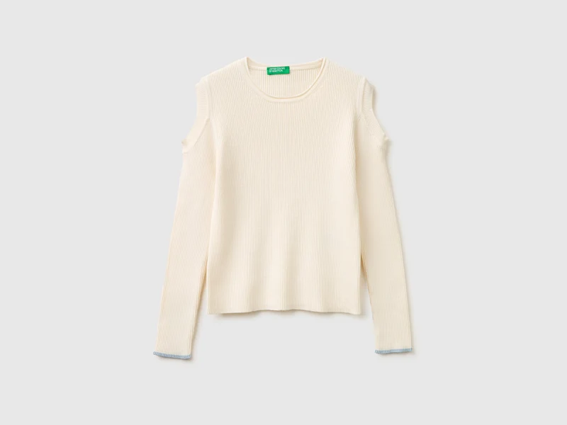 Pullover mit Ausschnitt