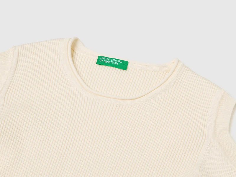 Pullover mit Ausschnitt