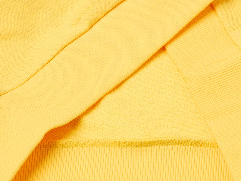Geschlossenes Sweatshirt mit Aufdruck