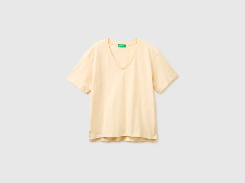 Leichtes Baumwoll-T-Shirt mit V-Ausschnitt