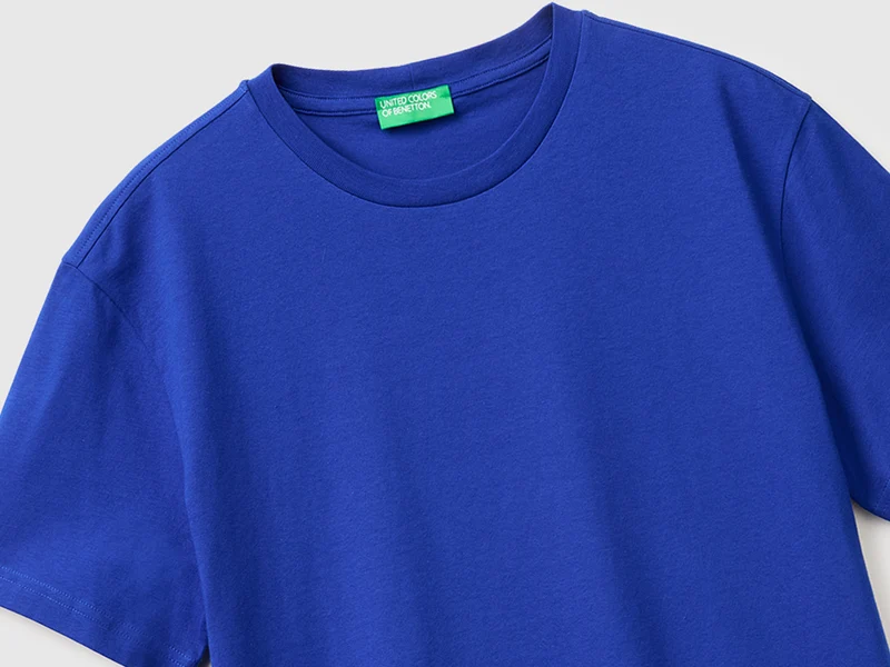 Blaues T-Shirt