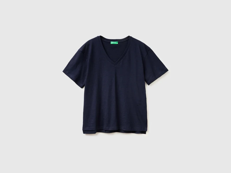 Leichtes Baumwoll-T-Shirt mit V-Ausschnitt