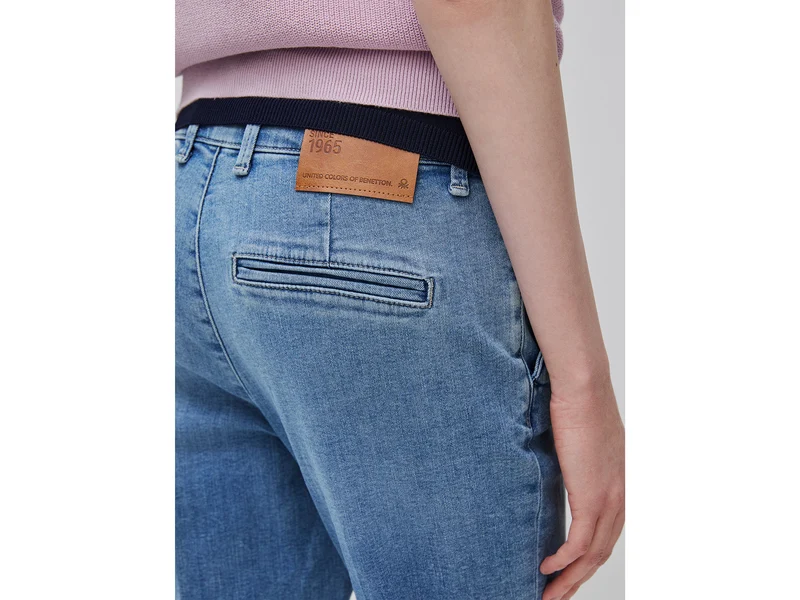 Slim-Fit-Jeans und Chinos
