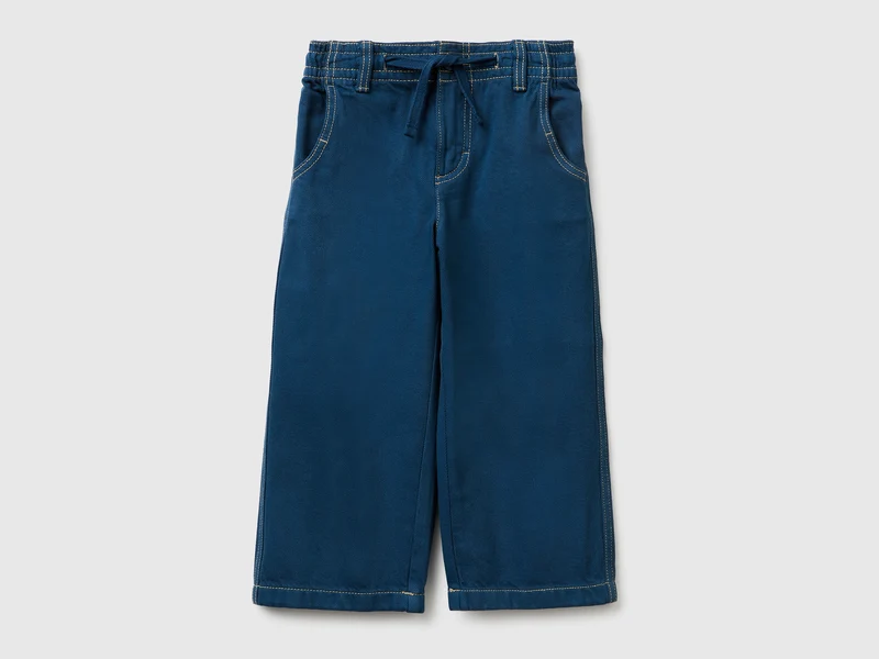 Locker sitzende Hose mit Kordelzug