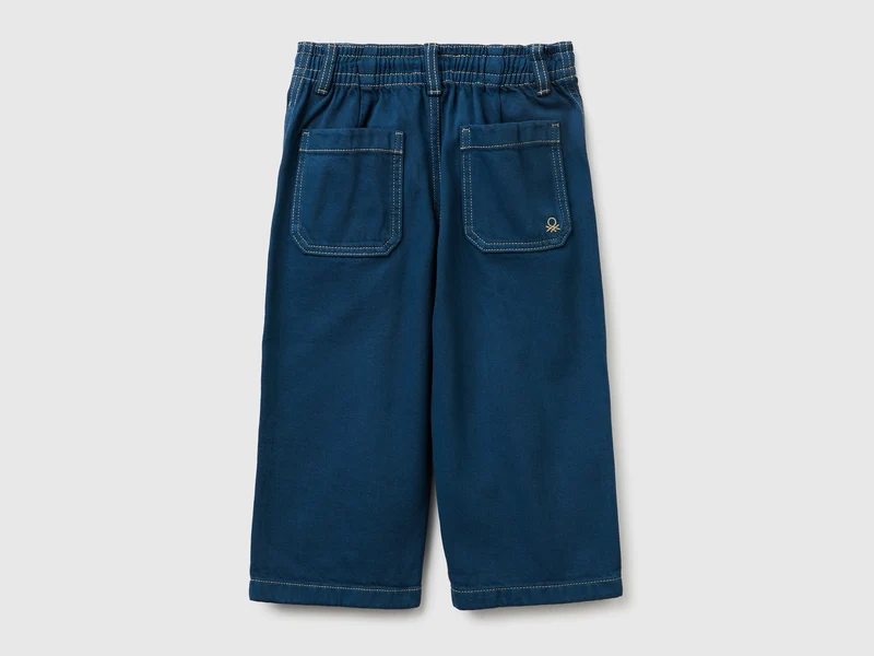 Locker sitzende Hose mit Kordelzug