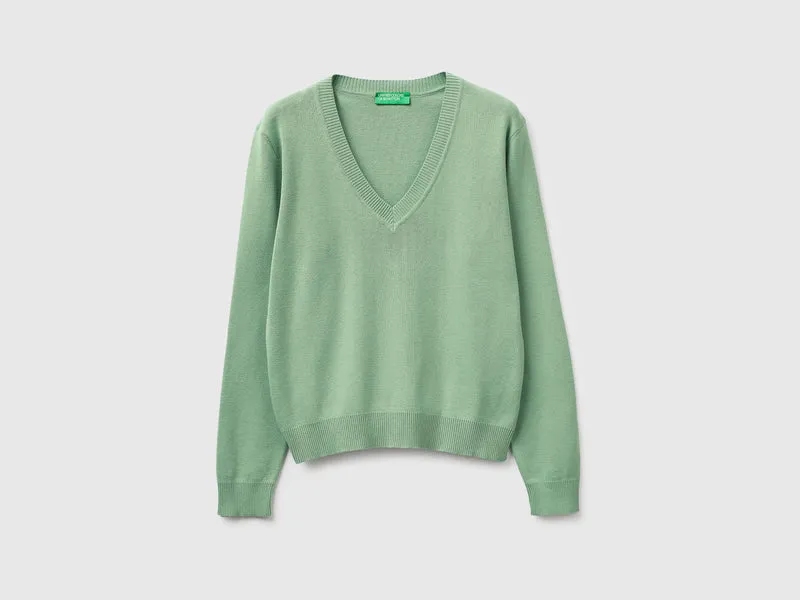 Salbeigrüner Trikot-Baumwollpullover mit V-Ausschnitt