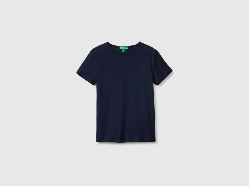 Schmal geschnittenes T-Shirt mit Rundhalsausschnitt
