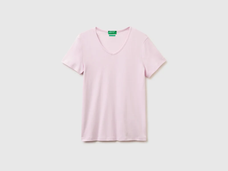 Schmal geschnittenes T-Shirt mit V-Ausschnitt