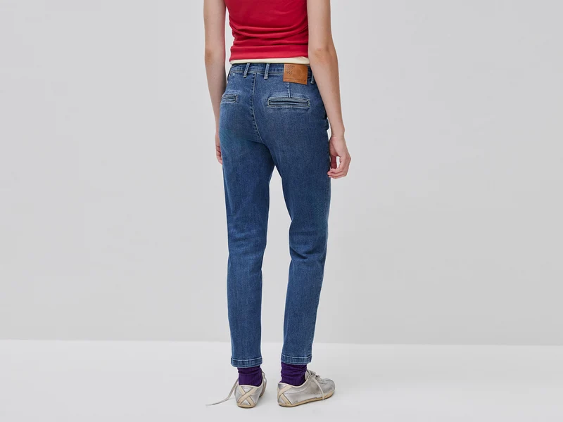Slim-Fit-Jeans und Chinos
