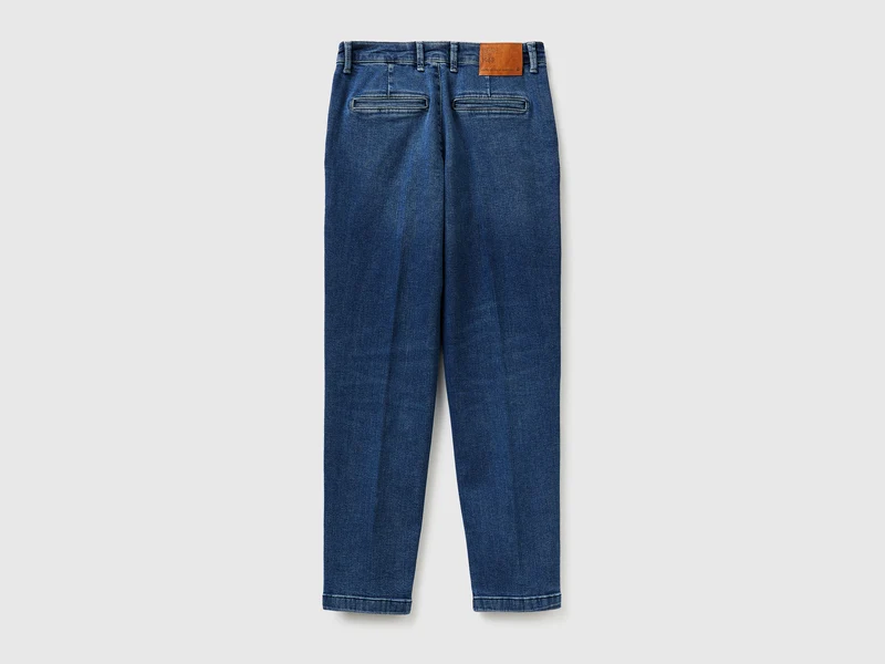 Slim-Fit-Jeans und Chinos
