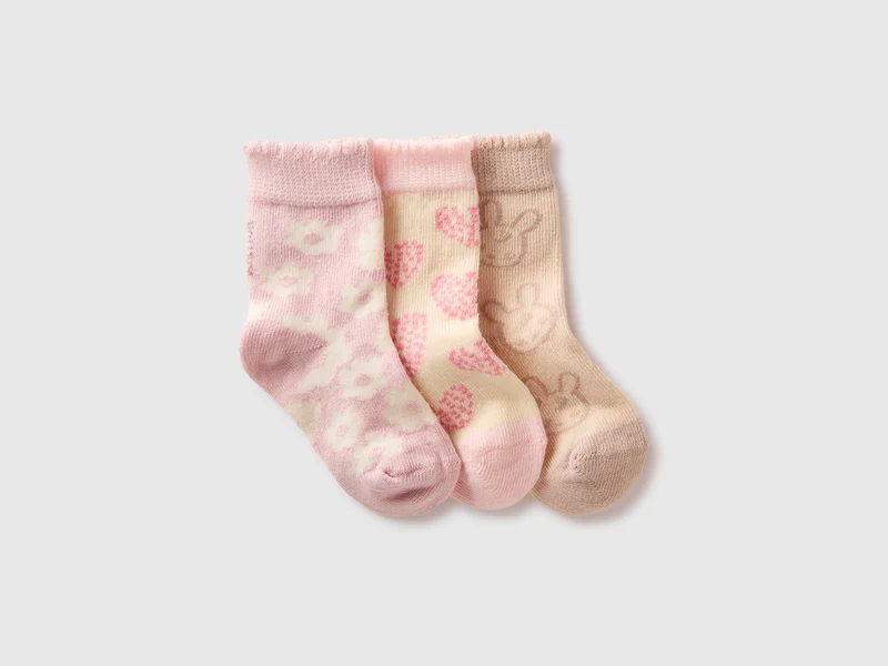 Drei Paar gemusterte Socken
