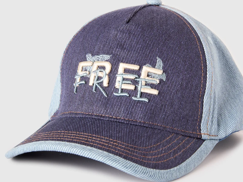 Jeans-Baseballkappe mit Slogan