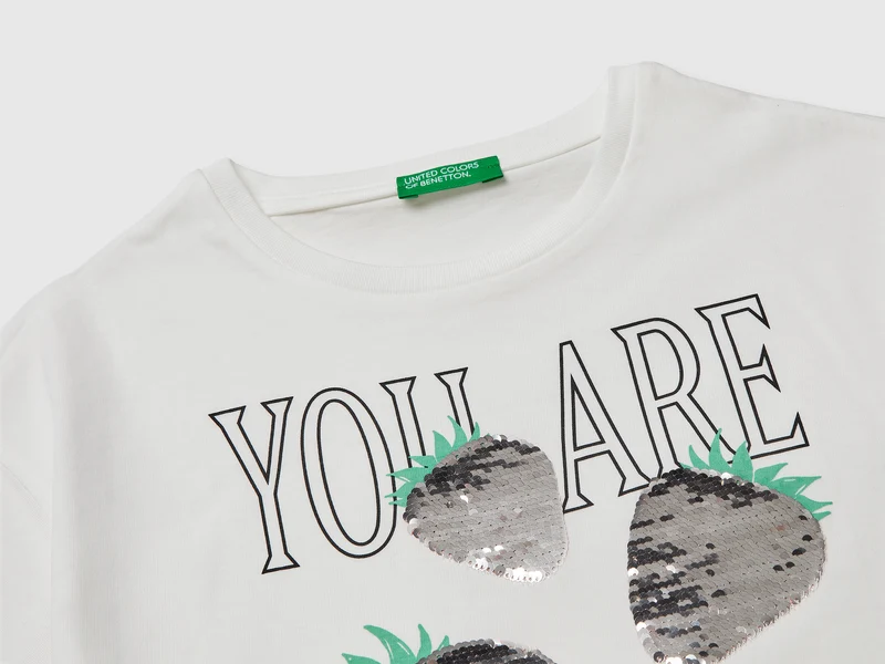 T-Shirt mit Aufdruck und Pailletten