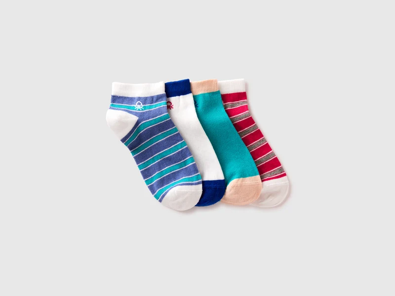 Vier gemusterte kurze Socken