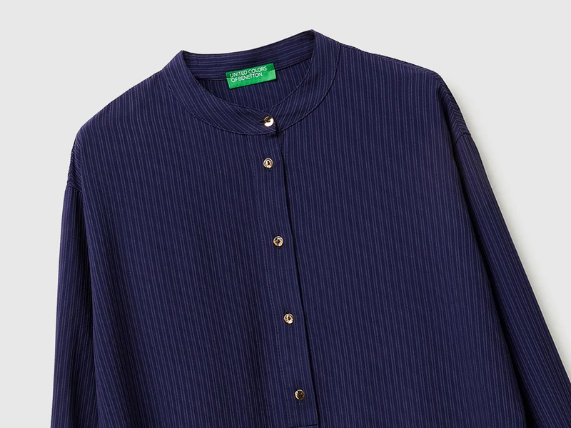 Gestreifte Bluse mit Stehkragen