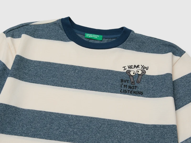 Übergroßes gestreiftes T-Shirt