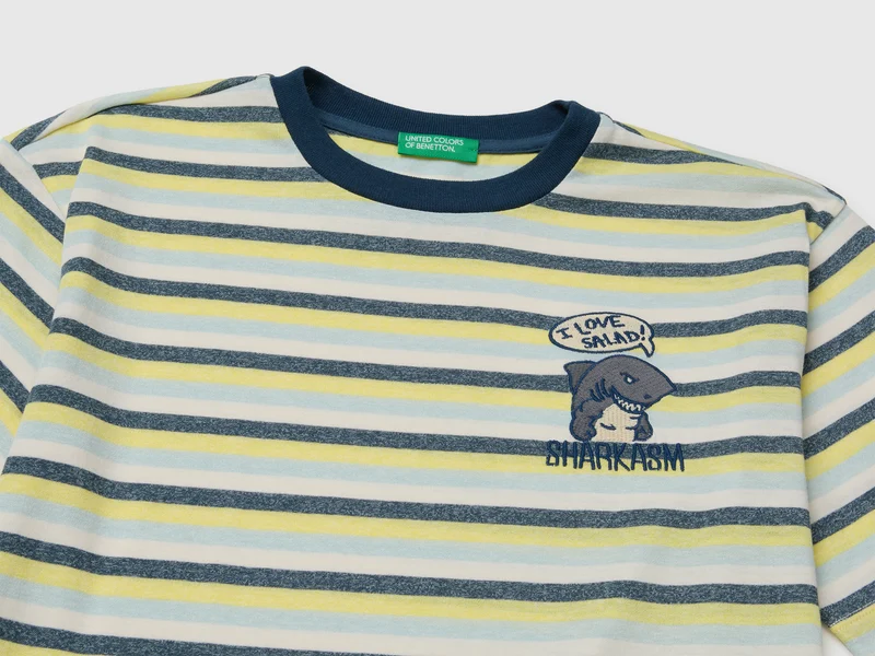 Übergroßes gestreiftes T-Shirt