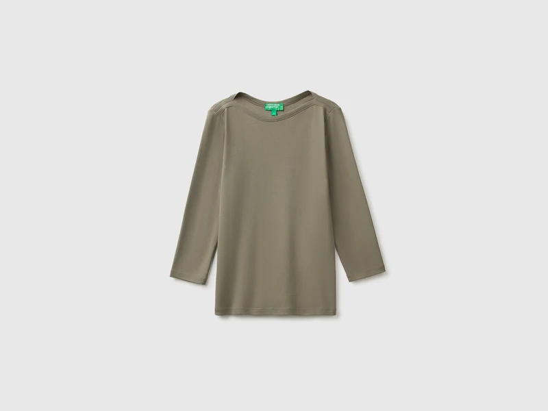 Schmal geschnittenes T-Shirt mit U-Boot-Ausschnitt