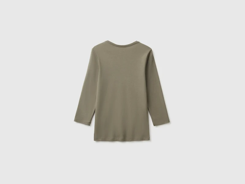 Schmal geschnittenes T-Shirt mit U-Boot-Ausschnitt