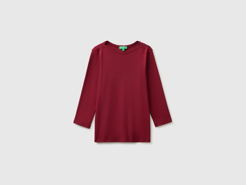 Schmal geschnittenes T-Shirt mit U-Boot-Ausschnitt