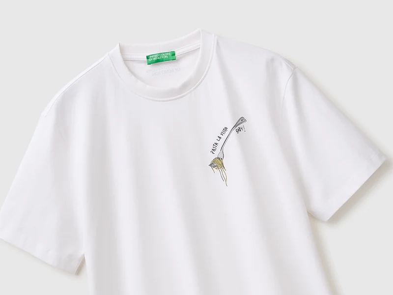 Normal geschnittenes T-Shirt mit Aufdruck