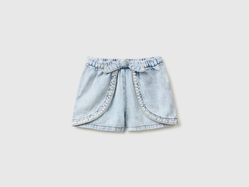 Jeansshorts mit Knoten