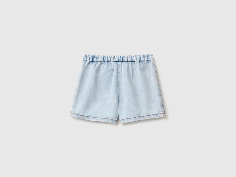 Jeansshorts mit Knoten