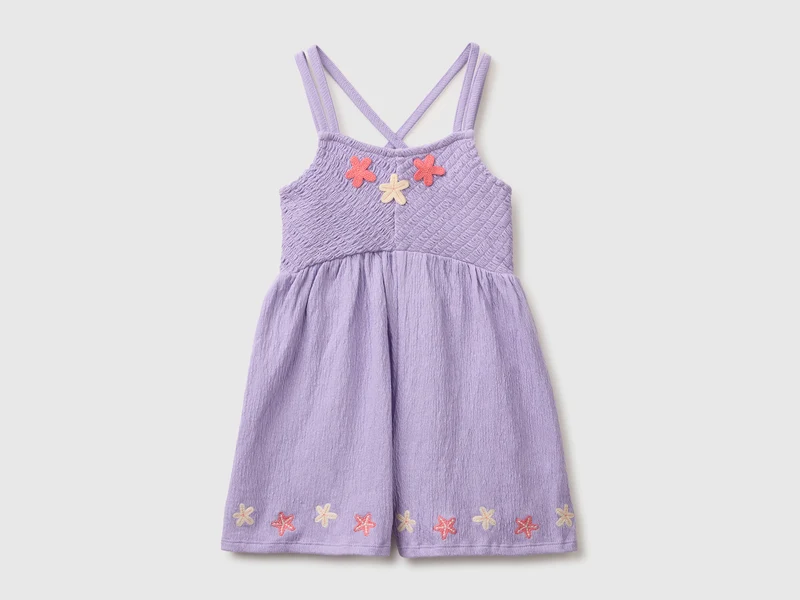 Kurzer Jumpsuit mit Stickerei