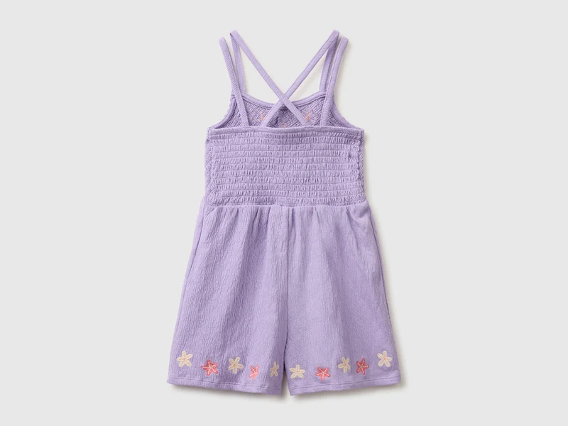 Kurzer Jumpsuit mit Stickerei